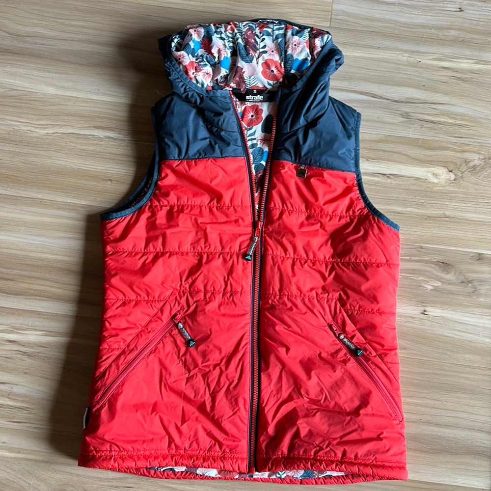 Women’s Strafe brand synthetic vest size small